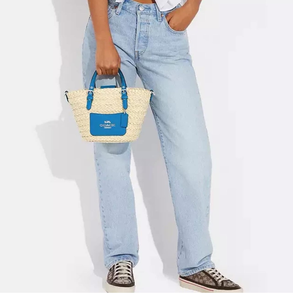 CJ519 - Coach Small Tote - Picture 13 of 13
